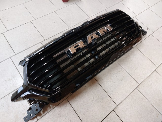 Front Grille w/ Letters (Limited)